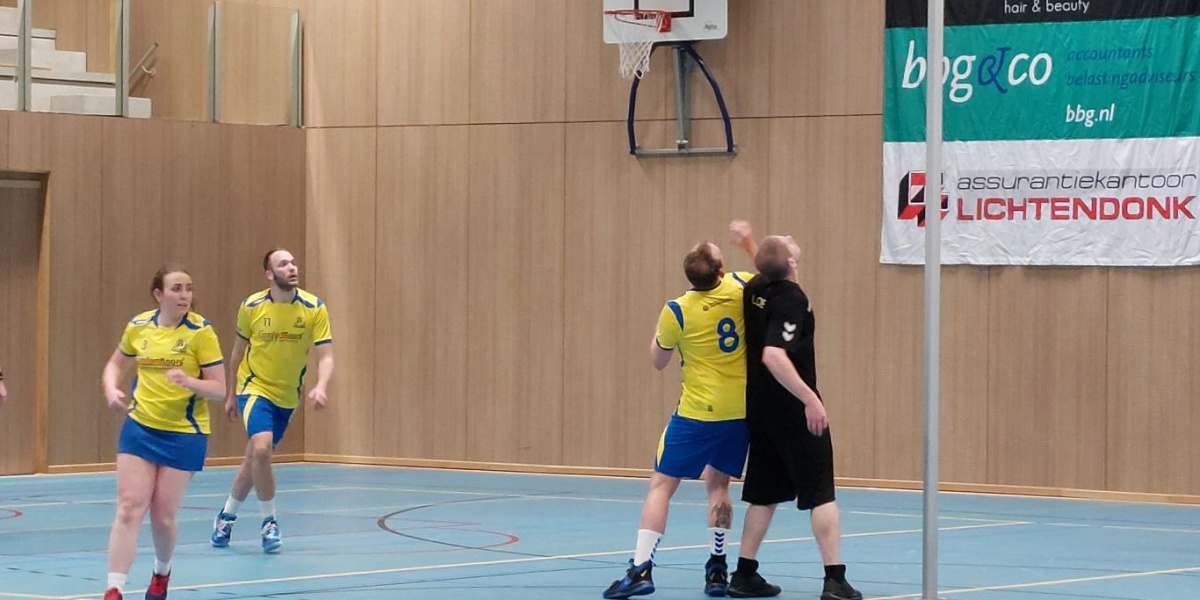Thrianta wint van Club brothers