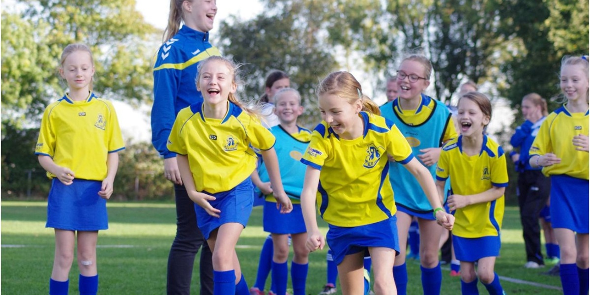 ’t Kofschip, De Weidebloem en De Schuthoek winnaars 50e schoolkorbaltoernooi