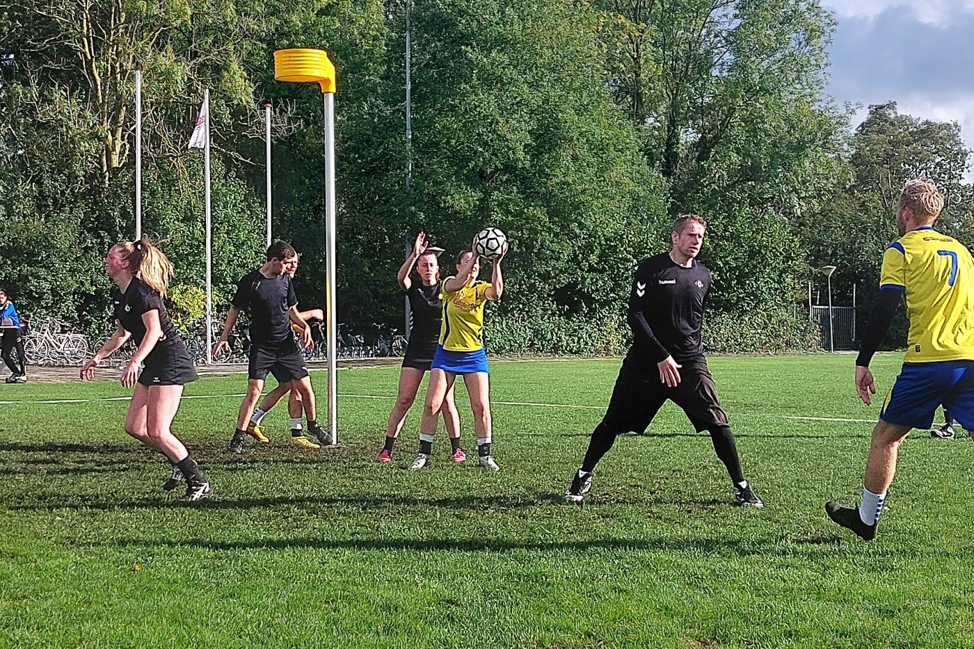 Thrianta vergeet te scoren, maar wint van Club Brothers